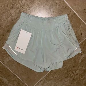 *RARE* Lululemon Hotty Hot LR Short 4” Lined| Delicate Mint|Size 2